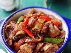 青蘿卜燒排骨怎么做？青蘿卜燒排骨商業(yè)配方工藝，青蘿卜燒排骨制作技巧，青蘿卜燒排骨做法：