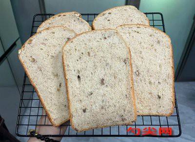 蜂蜜全麥核桃吐司