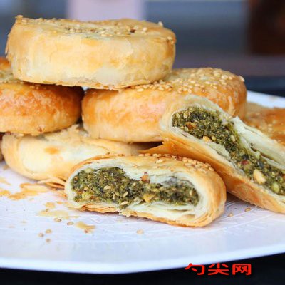 苔菜腰果蛋黃酥